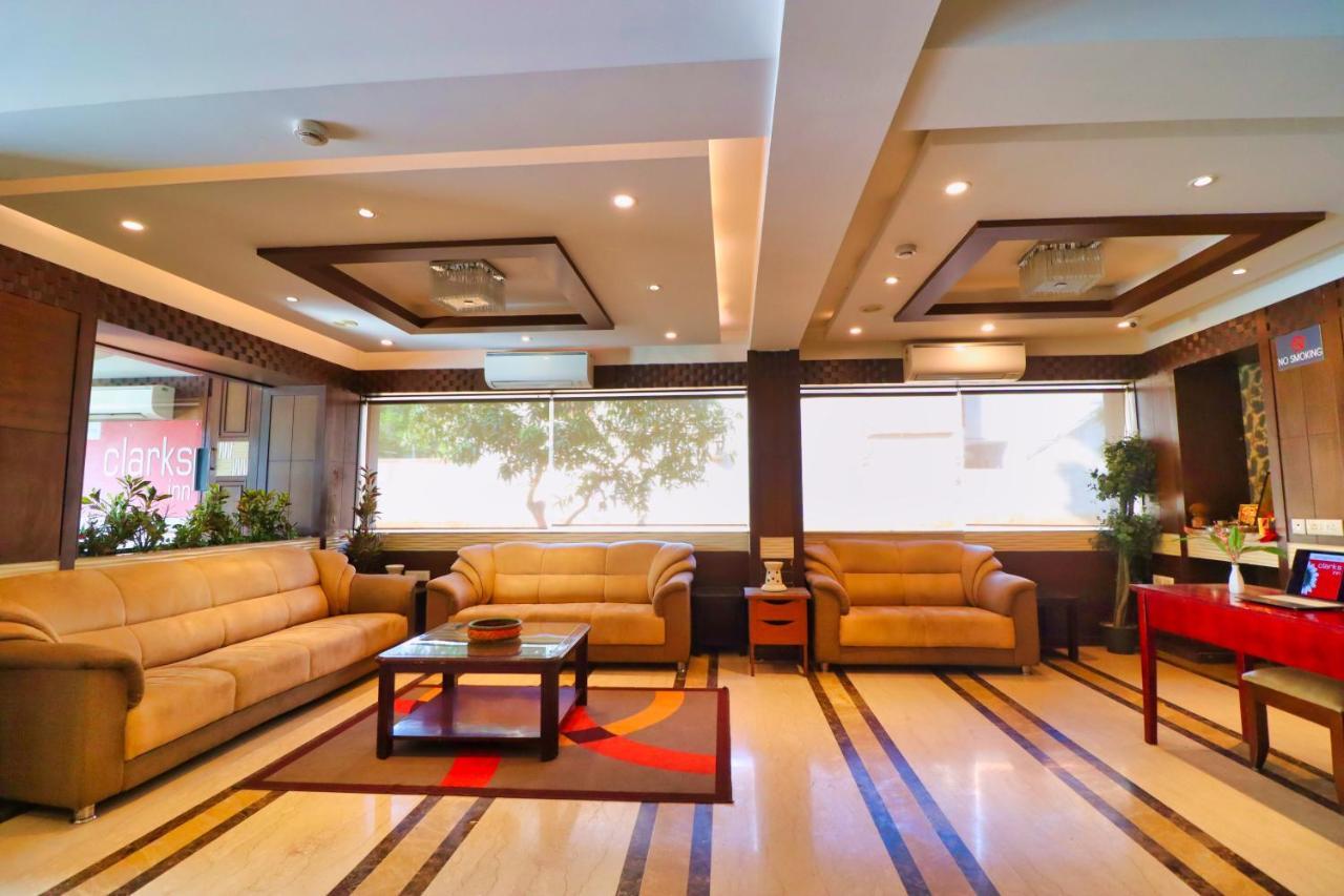 Crestmont Ashapurna Jaipur, Banipark Hotel Exterior photo