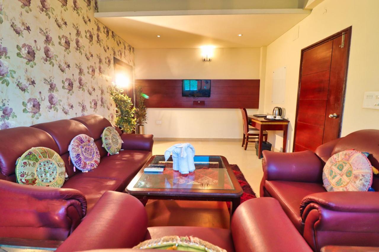 Crestmont Ashapurna Jaipur, Banipark Hotel Exterior photo