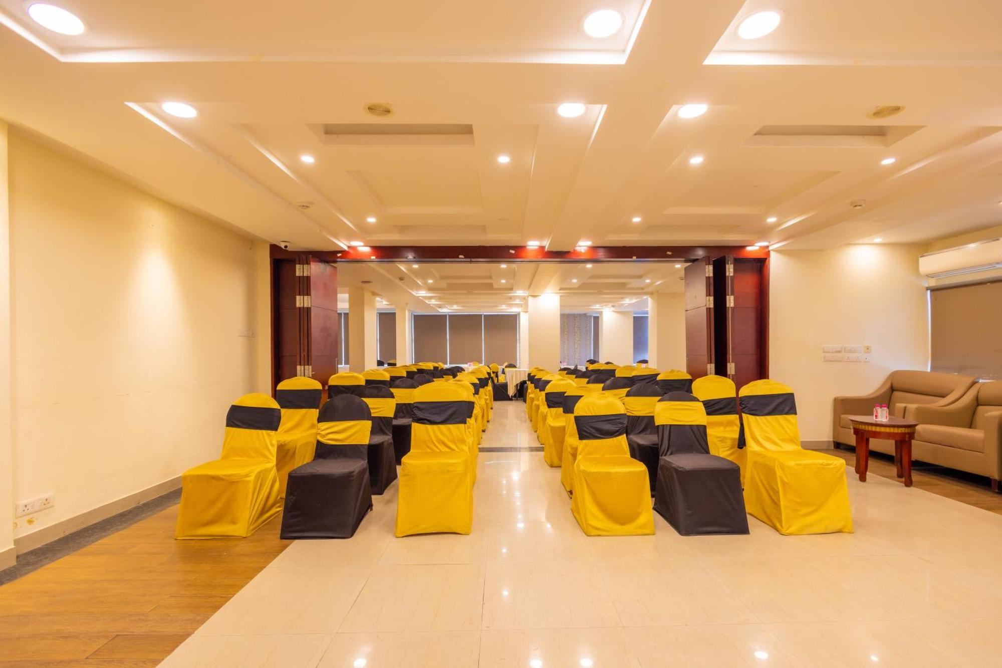Crestmont Ashapurna Jaipur, Banipark Hotel Exterior photo