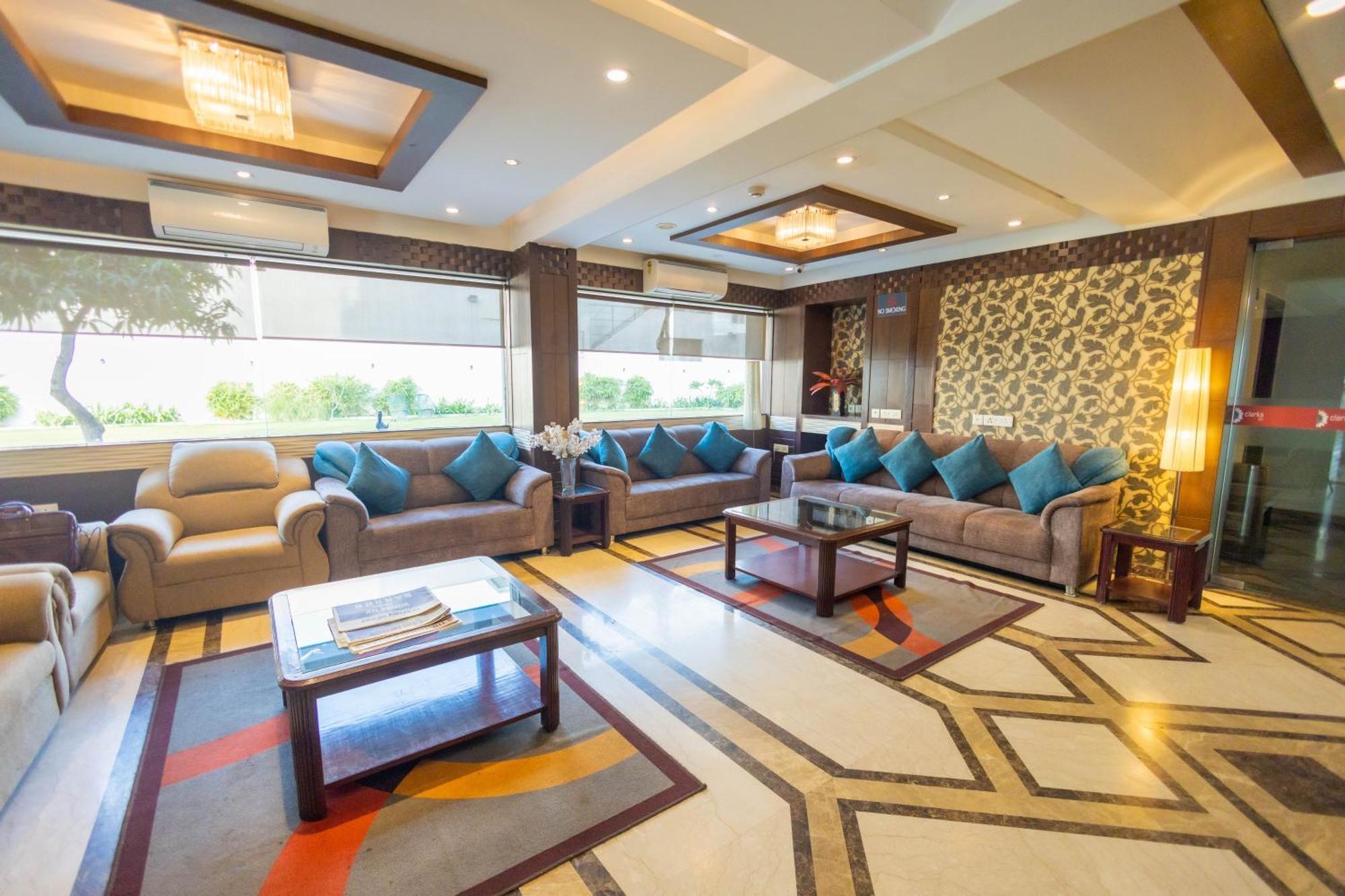 Crestmont Ashapurna Jaipur, Banipark Hotel Exterior photo