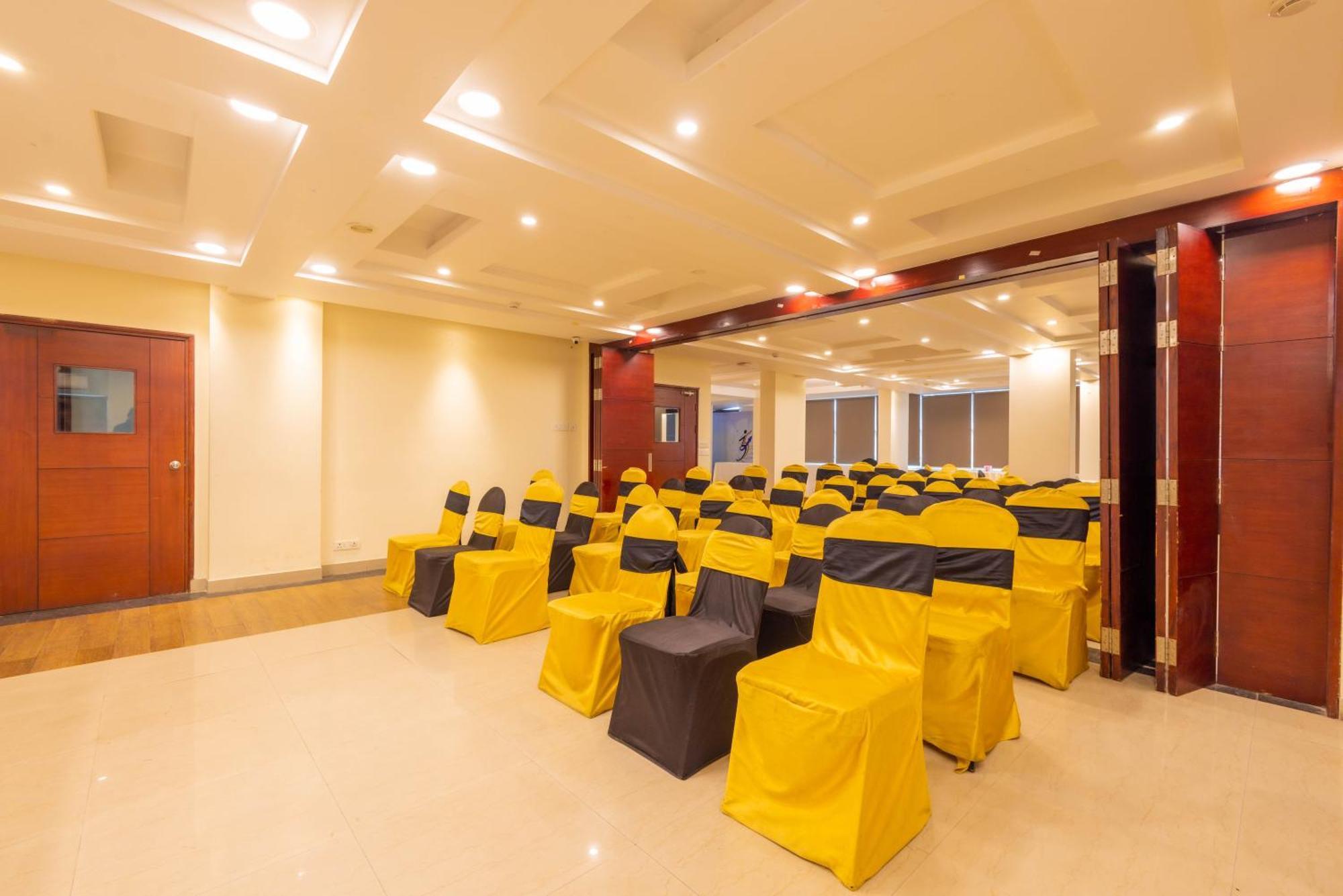 Crestmont Ashapurna Jaipur, Banipark Hotel Exterior photo