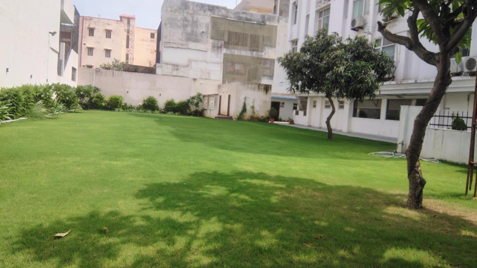 Crestmont Ashapurna Jaipur, Banipark Hotel Exterior photo