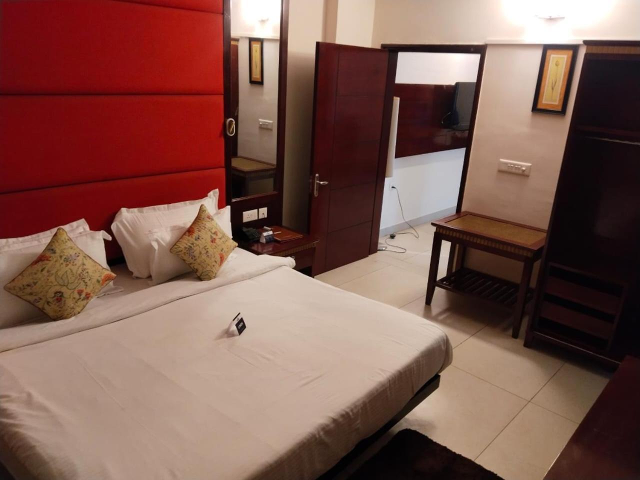Crestmont Ashapurna Jaipur, Banipark Hotel Exterior photo